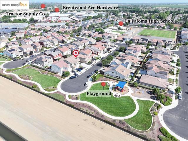497 Tintori Ct, Brentwood CA: https://media.crmls.org/mediaz/7aa79adc-d850-44e7-a90a-c2619892898e.jpg