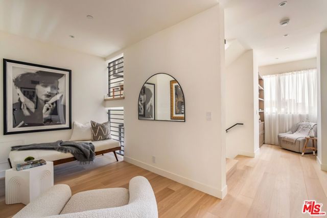 919 1/2 Hilldale Avenue, West Hollywood CA: https://media.crmls.org/mediaz/7aa7c24c-6f9b-494a-9562-419bd8508287.jpg