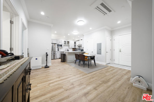 944 S Serrano Avenue, Los Angeles CA: https://media.crmls.org/mediaz/7aa898a1-40d8-4d5e-a08f-b5ea7942386b.jpg