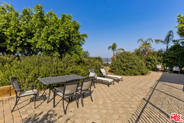 1007 Figueroa Terrace, Los Angeles CA: https://media.crmls.org/mediaz/7aa8aca5-65cc-4db0-a96f-ef9c960ced57.jpg