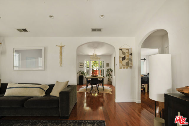 3911 Exposition Boulevard, Los Angeles CA: https://media.crmls.org/mediaz/7aa8ca47-4f5d-4b48-a44d-7850353af74e.jpg