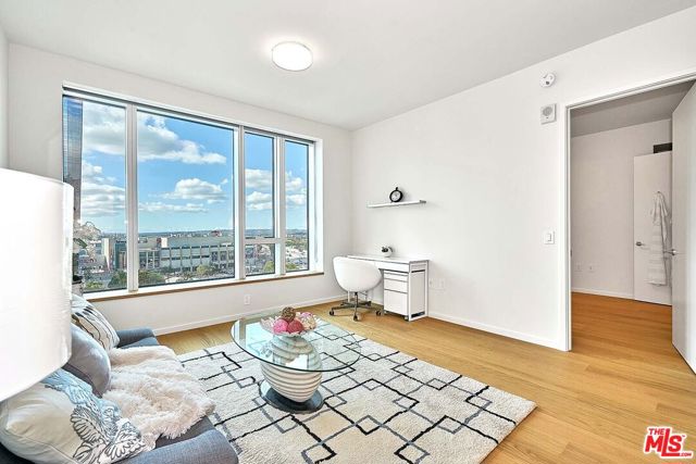 889 Francisco Street, Los Angeles CA: https://media.crmls.org/mediaz/7aa8de65-f327-41eb-8597-ad144ad9e851.jpg