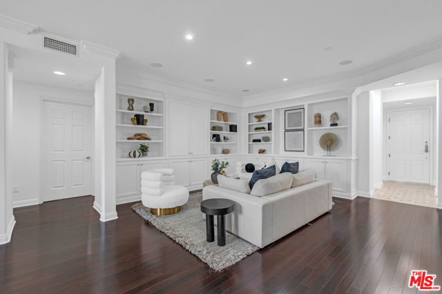 143 N Arnaz Drive, Beverly Hills CA: https://media.crmls.org/mediaz/7aa8f2b3-b28e-4055-a03f-b120f17a7c60.jpg