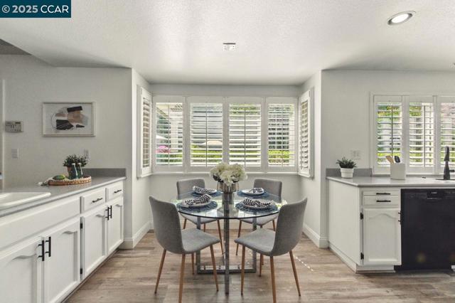 5220 Portillo Valley, San Ramon CA: https://media.crmls.org/mediaz/7aa912a5-2201-447a-b32a-4762391b4135.jpg