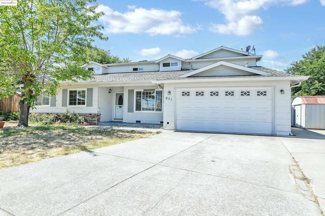 951 Lexington Pl, San Ramon CA: https://media.crmls.org/mediaz/7aa91aa7-5826-477f-b9d4-6fb338d1b31f.jpg