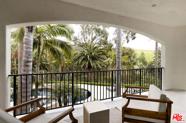 28902 Verde Mesa Lane, Malibu CA: https://media.crmls.org/mediaz/7aa963b7-1670-4d6b-aa51-81178da853a2.jpg
