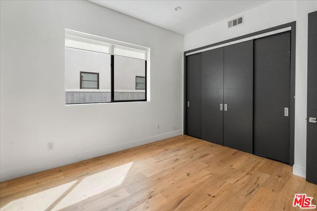 616 N FULLER Avenue, Los Angeles CA: https://media.crmls.org/mediaz/7aa97db0-6168-40a1-a989-30d51626695c.jpg