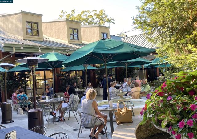 2933 Ptarmigan Dr, Walnut Creek CA: https://media.crmls.org/mediaz/7aa99953-169c-4394-b256-c9527cb55596.jpg