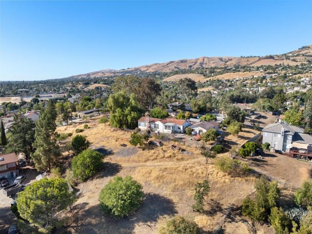 14847 Watters Drive, San Jose CA: https://media.crmls.org/mediaz/7aaa68ed-c076-46db-8328-f3074d75c634.jpg