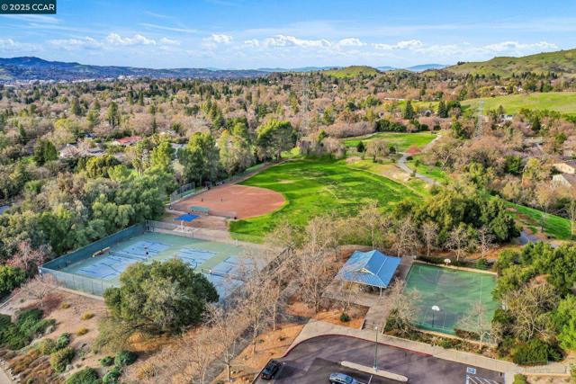 1092 Hillendale Ct, Walnut Creek CA: https://media.crmls.org/mediaz/7aaa80cd-56b8-447f-a69e-07481db01220.jpg
