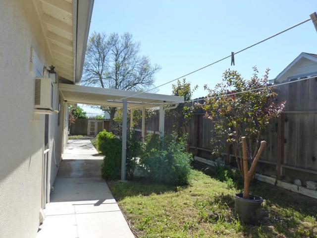 460 SE Jeremy Court, Oakdale CA: https://media.crmls.org/mediaz/7aaba207-8362-422f-b3cb-c27bee2f61e9.jpg