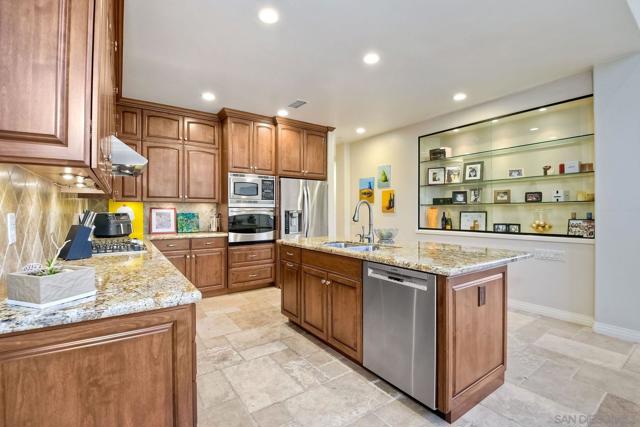 7468 Via De Fortuna, Carlsbad CA: https://media.crmls.org/mediaz/7aaba719-5e90-4c48-b0af-2f49c0668747.jpg