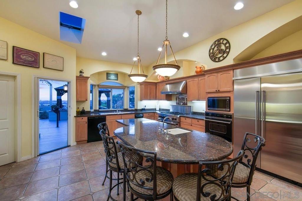 MLS #250033153SD img 17