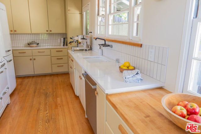 2434 Cazaux Place, Los Angeles CA: https://media.crmls.org/mediaz/7aac869c-5f59-42b0-8b68-2f802a8901ea.jpg