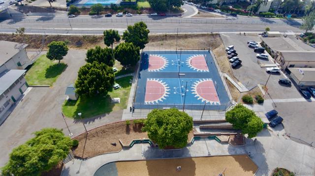 5252 Orange AVe, San Diego CA: https://media.crmls.org/mediaz/7aacb520-bea2-47e3-8ea1-ec20105a93ef.jpg