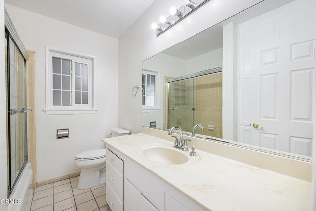 11215 Lull Street, Sun Valley CA: https://media.crmls.org/mediaz/7aaccb20-d1d3-4eaa-a00f-af12189d4079.jpg