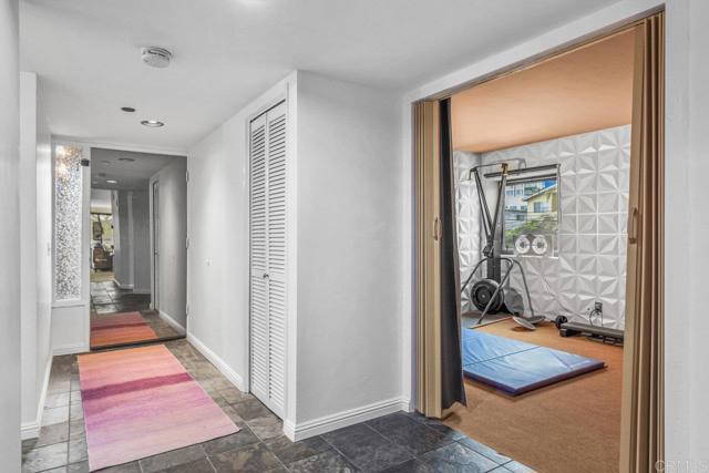 230 W Laurel Street, San Diego CA: https://media.crmls.org/mediaz/7aacd14a-35ab-4c7d-b00b-806f14b74196.jpg