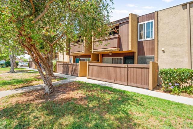 3456 Castle Glen Dr, Mission Valley CA: https://media.crmls.org/mediaz/7aad04c8-6820-41be-b375-8f6b9daed128.jpg