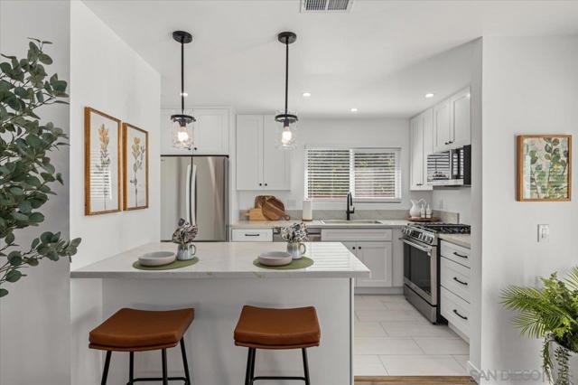 4617 Westridge Dr, Oceanside CA: https://media.crmls.org/mediaz/7aad77cb-aa05-471a-a596-df26580cb769.jpg