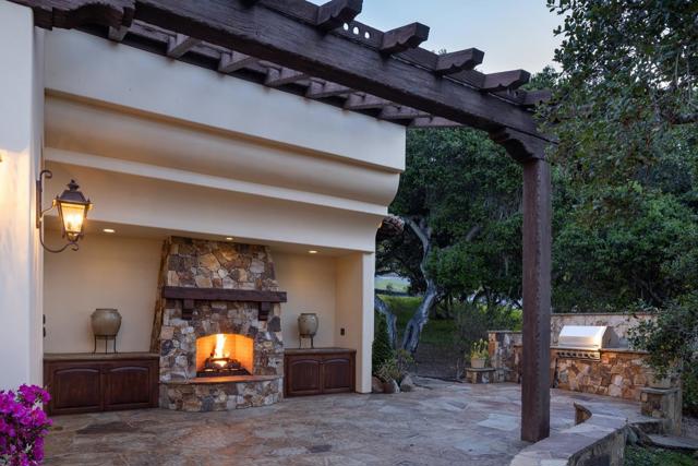 7595 Paseo Vista, Monterey CA: https://media.crmls.org/mediaz/7aadbaea-a3ec-4497-9294-8af503533de3.jpg