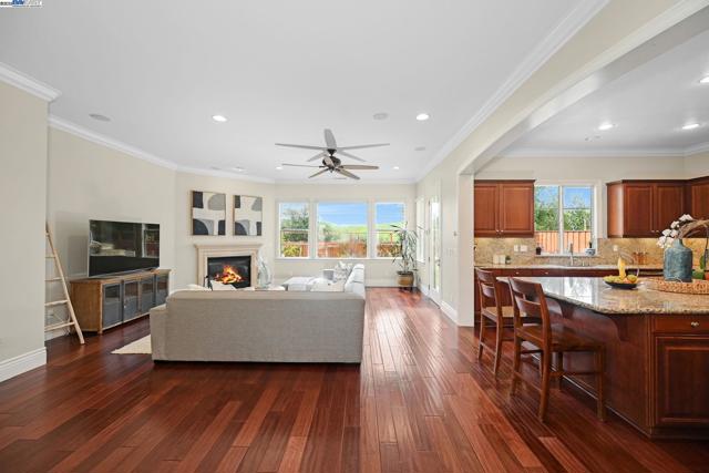3712 Stonehenge Way, San Ramon CA: https://media.crmls.org/mediaz/7aadeac8-0632-47c0-8508-b9c5cc09b525.jpg