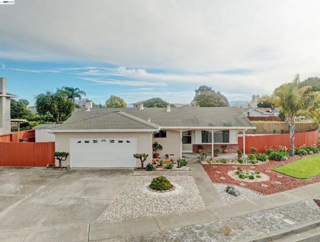 6364 Honeysuckle Dr, Newark CA: https://media.crmls.org/mediaz/7aae4998-31eb-4df4-b5b2-c96c3e289a55.jpg
