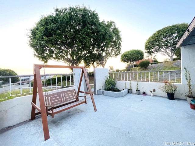 11512 Faisan WAY, San Diego CA: https://media.crmls.org/mediaz/7aae9297-a398-440c-a126-9d860011b129.jpg