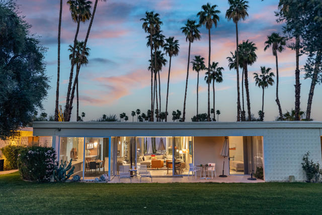 26 Lakeview Circle, Palm Springs CA: https://media.crmls.org/mediaz/7aae93ed-413e-4f2e-8fe8-d77b40b1e35f.jpg