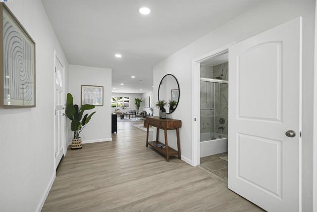 1662 Dorchester Pl, Concord CA: https://media.crmls.org/mediaz/7aaeb44b-343b-4002-9800-1290e571ab57.jpg