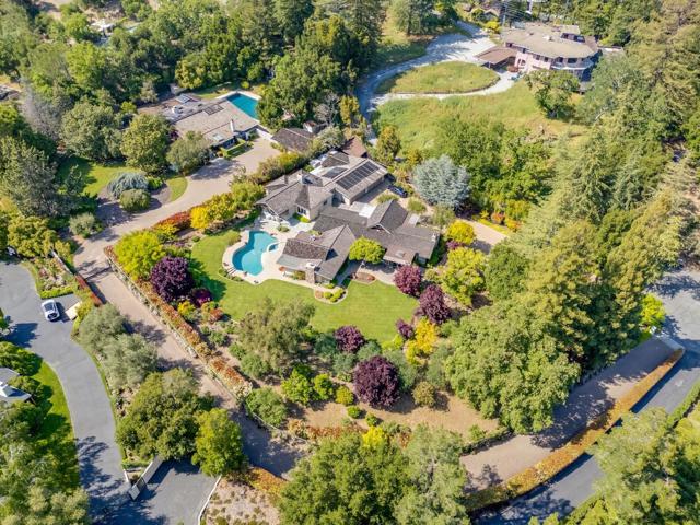 86 Belbrook Way, Atherton CA: https://media.crmls.org/mediaz/7aaf09c1-663b-4948-aa2e-bf1182a90078.jpg
