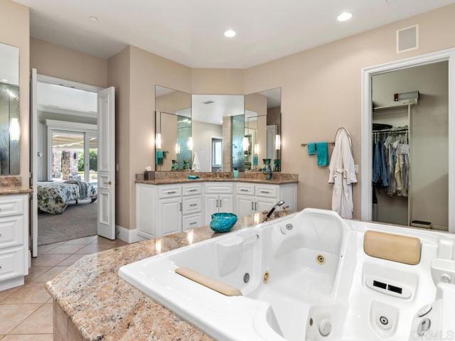 6095 Lake Vista Drive, Bonsall CA: https://media.crmls.org/mediaz/7aaf7387-a706-4d8a-afc1-3f43ca4c23a1.jpg