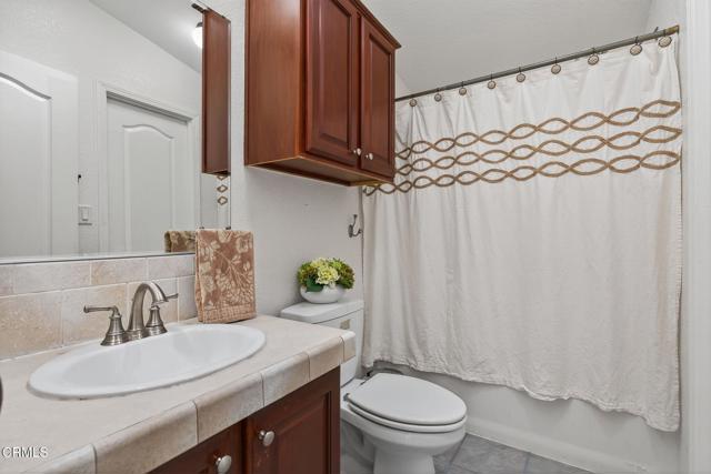 1975 Maricopa Highway, Ojai CA: https://media.crmls.org/mediaz/7aaf8da4-508d-4b40-8652-588723f5a9aa.jpg