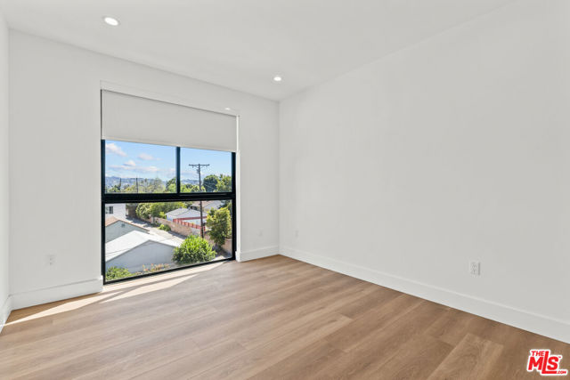 5839 Kester Avenue, Sherman Oaks CA: https://media.crmls.org/mediaz/7ab0468a-e745-4605-bebe-553c25758a94.jpg