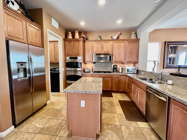 81562 Camino Los Milagros, Indio CA: https://media.crmls.org/mediaz/7ab0e4c9-97d0-4177-9cf6-1b94b87d1b32.jpg
