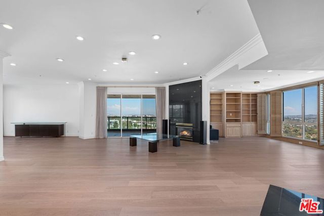 10490 Wilshire Boulevard, Los Angeles CA: https://media.crmls.org/mediaz/7ab10991-d7ff-407f-a5d6-7e58e02e406f.jpg