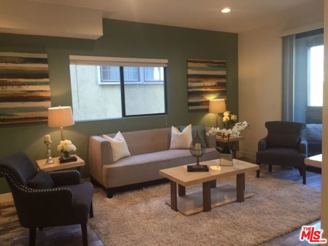 1445 S FAIRFAX Avenue, Los Angeles CA: https://media.crmls.org/mediaz/7ab15ce5-0c1f-464c-aa00-184bef6d67a4.jpg
