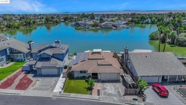 5260 Laguna Ct, Discovery Bay CA: https://media.crmls.org/mediaz/7ab1d1c4-b34d-4e35-93d0-1d8857b5bdab.jpg