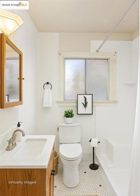 2201 Spaulding Ave, Berkeley CA: https://media.crmls.org/mediaz/7ab1e49d-c0b0-473a-96ed-8eb3c697846b.jpg