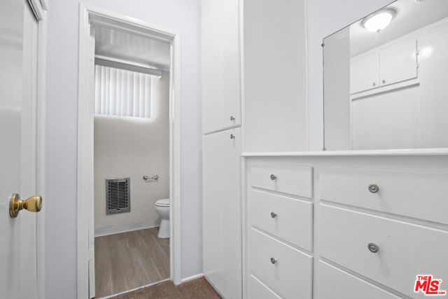 115 N Oak Street, Inglewood CA: https://media.crmls.org/mediaz/7ab20adf-9284-46f7-8f13-0a370defcfbb.jpg