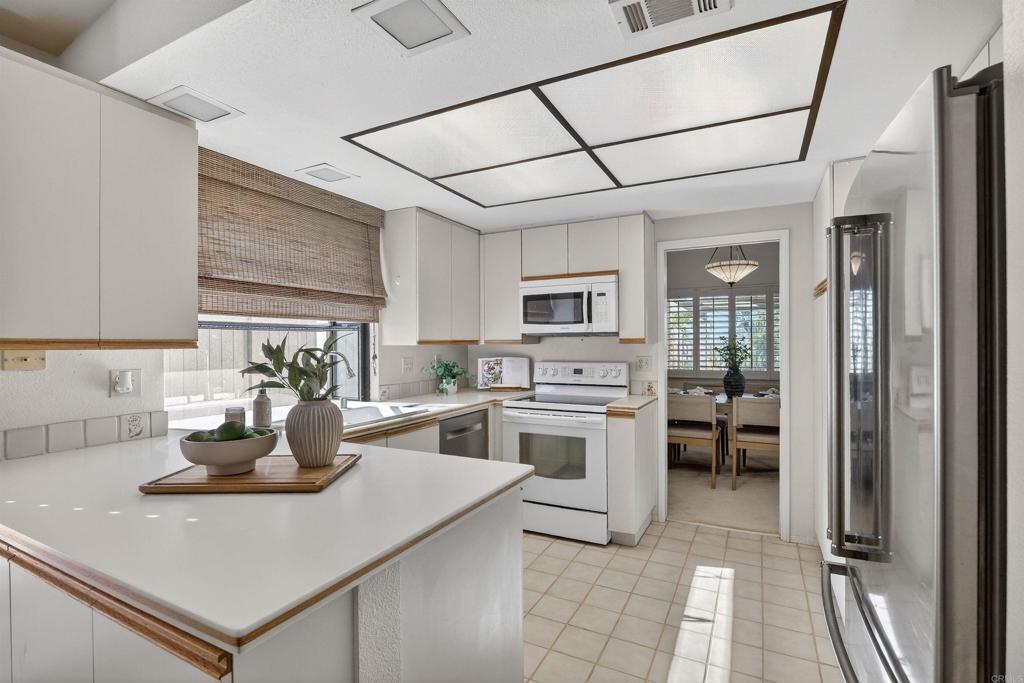 13025 Avenida Marbella - photo 9