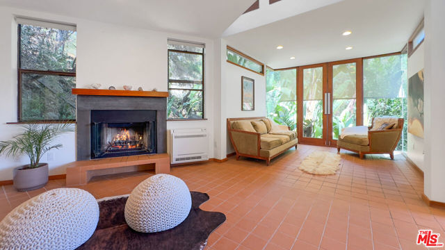 19520 Cave Way, Topanga CA: https://media.crmls.org/mediaz/7ab30b5e-0380-4bc1-957c-f76b5b338483.jpg