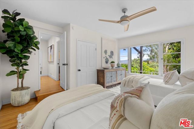3074 Lake Hollywood Drive, Los Angeles CA: https://media.crmls.org/mediaz/7ab394b3-3271-4f3d-9915-8247dcbf0638.jpg