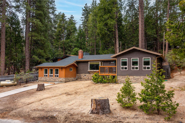 25169 Franklin Drive, Idyllwild CA: https://media.crmls.org/mediaz/7ab39d90-18e7-4969-ad73-bf8960659517.jpg