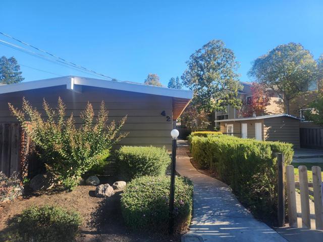 42 Tahoe Court, Walnut Creek CA: https://media.crmls.org/mediaz/7ab4c459-8360-455d-a4ff-e4fea3aeab2d.jpg