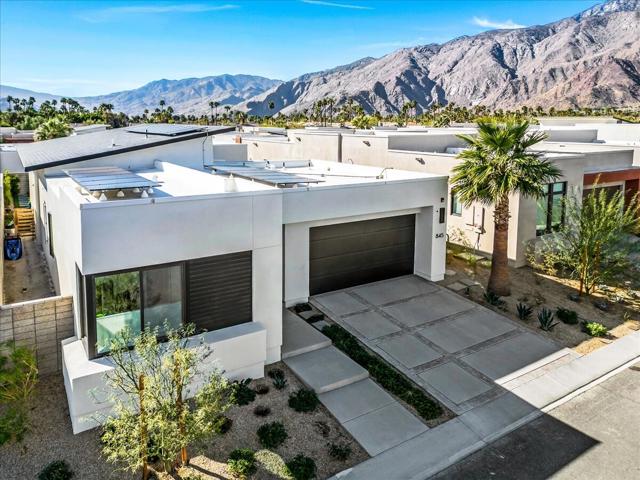 845 Nugget Lane, Palm Springs CA: https://media.crmls.org/mediaz/7ab526ad-22f7-40dc-8231-c56acf282470.jpg