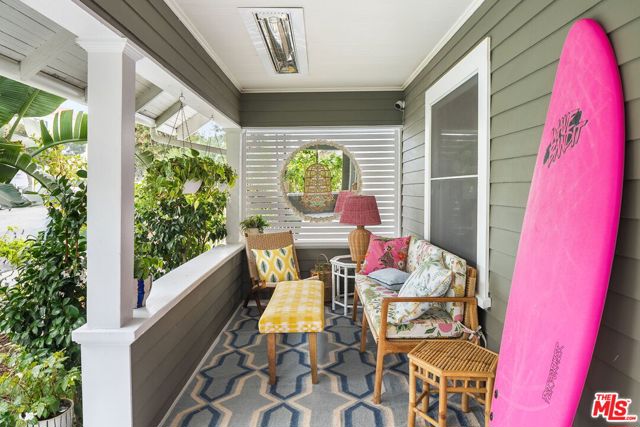 2704 3rd Street, Santa Monica CA: https://media.crmls.org/mediaz/7ab5487e-e005-4825-97c3-8b7751db7dc7.jpg