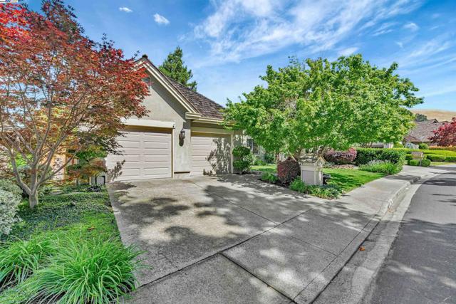 158 Golden Ridge Rd, Alamo CA: https://media.crmls.org/mediaz/7ab59733-8b5c-4f02-ae00-2319accbd135.jpg