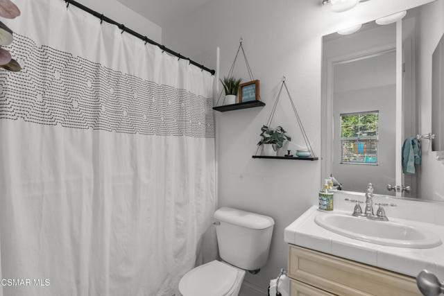 1729 Bluesage Court, Simi Valley CA: https://media.crmls.org/mediaz/7ab5a3a7-cc25-44e1-b36e-f093cbbba136.jpg