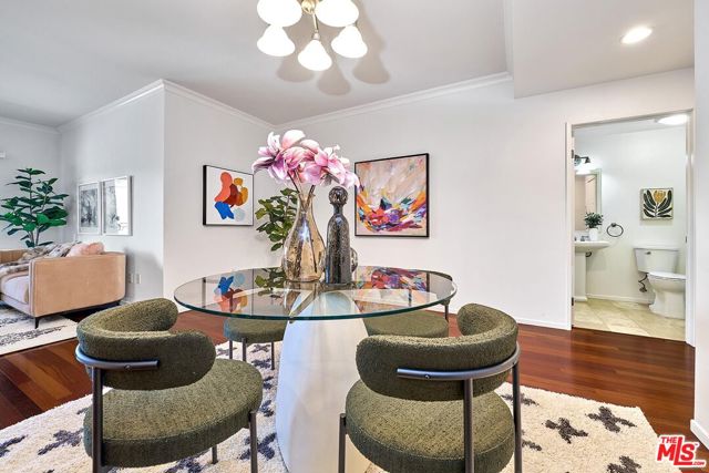 906 S Serrano Avenue, Los Angeles CA: https://media.crmls.org/mediaz/7ab6470d-e423-470f-a420-7b0327d31add.jpg