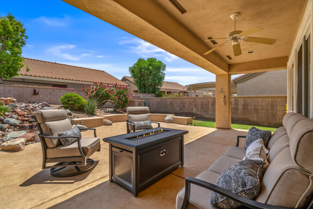 37674 Medjool Avenue, Palm Desert CA: https://media.crmls.org/mediaz/7ab69a5c-2dbc-4f44-976b-cc3a67aa2496.jpg